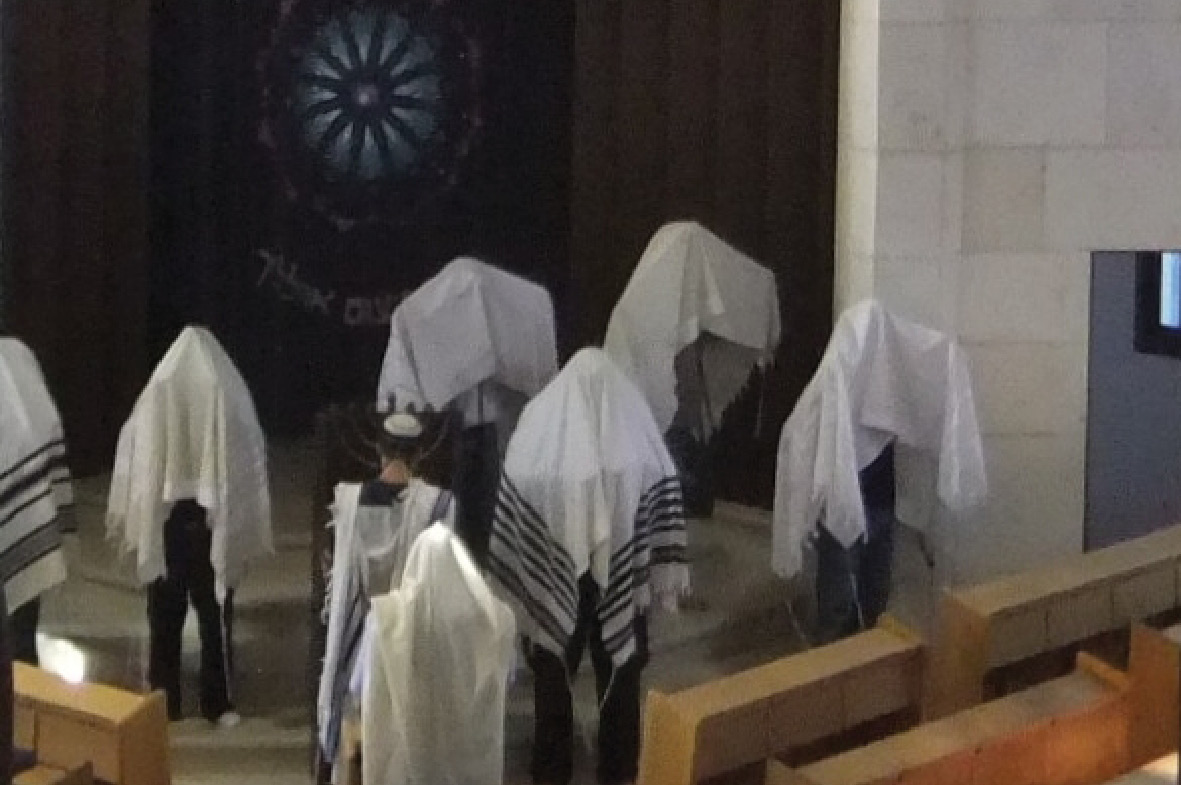 Read more about the article מהנהגה כקמחית – לתקרובת עבודה זרה